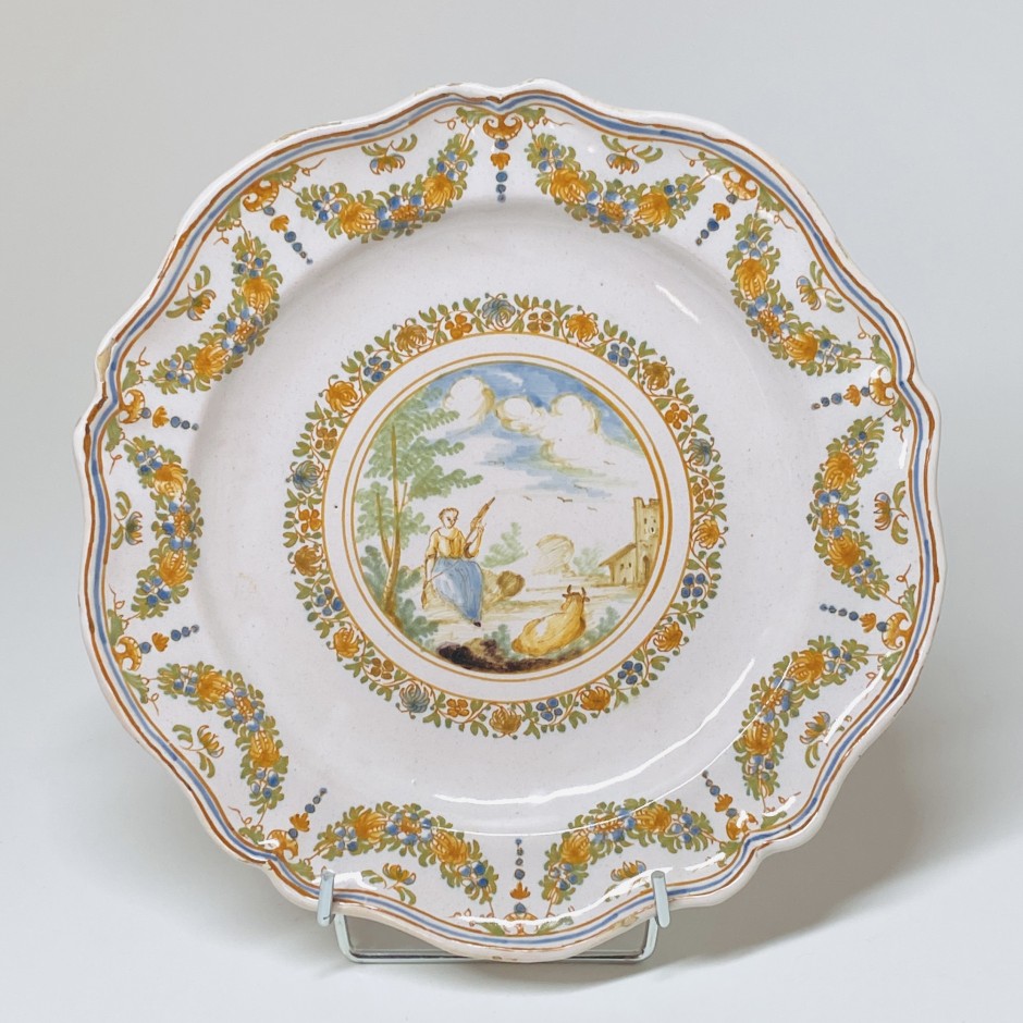 Lyon earthenware plate with medallion - Eighteenth century - sold