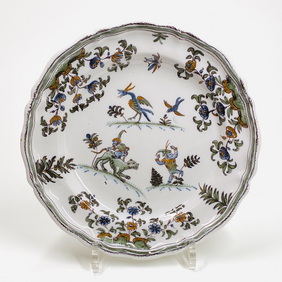 Moustiers earthenware plate decorated with grotesques - Eighteenth century