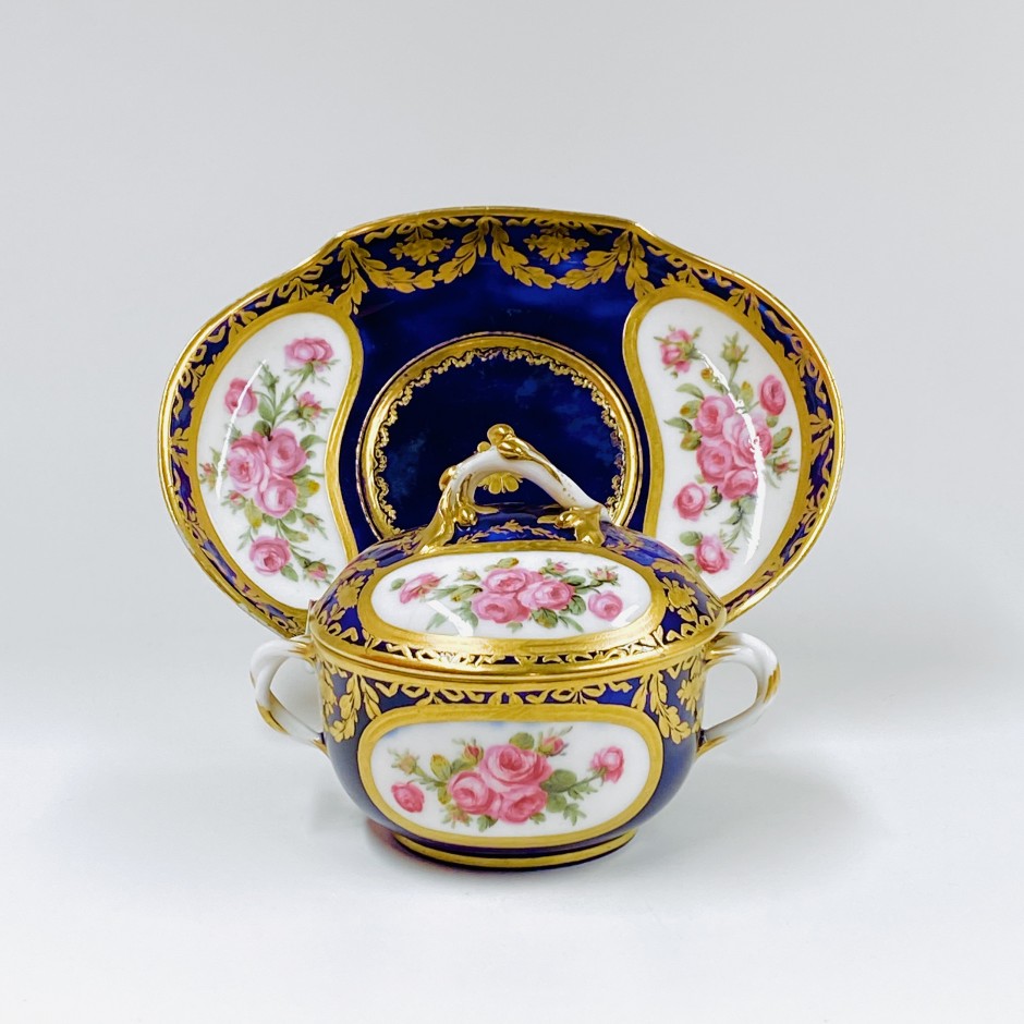 Écuelle à bouillon en porcelaine tendre de Sèvres - XVIIIe siècle