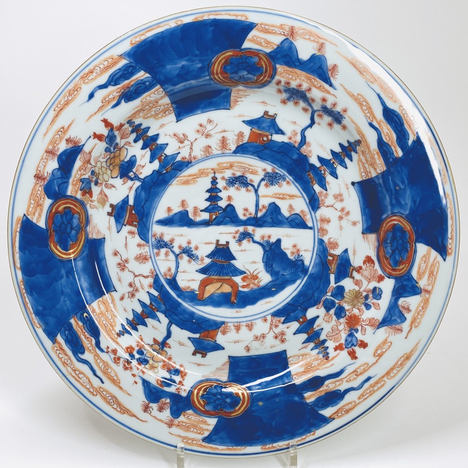 Chine - Grand plat à décor Imari - début du XVIIIe siècle