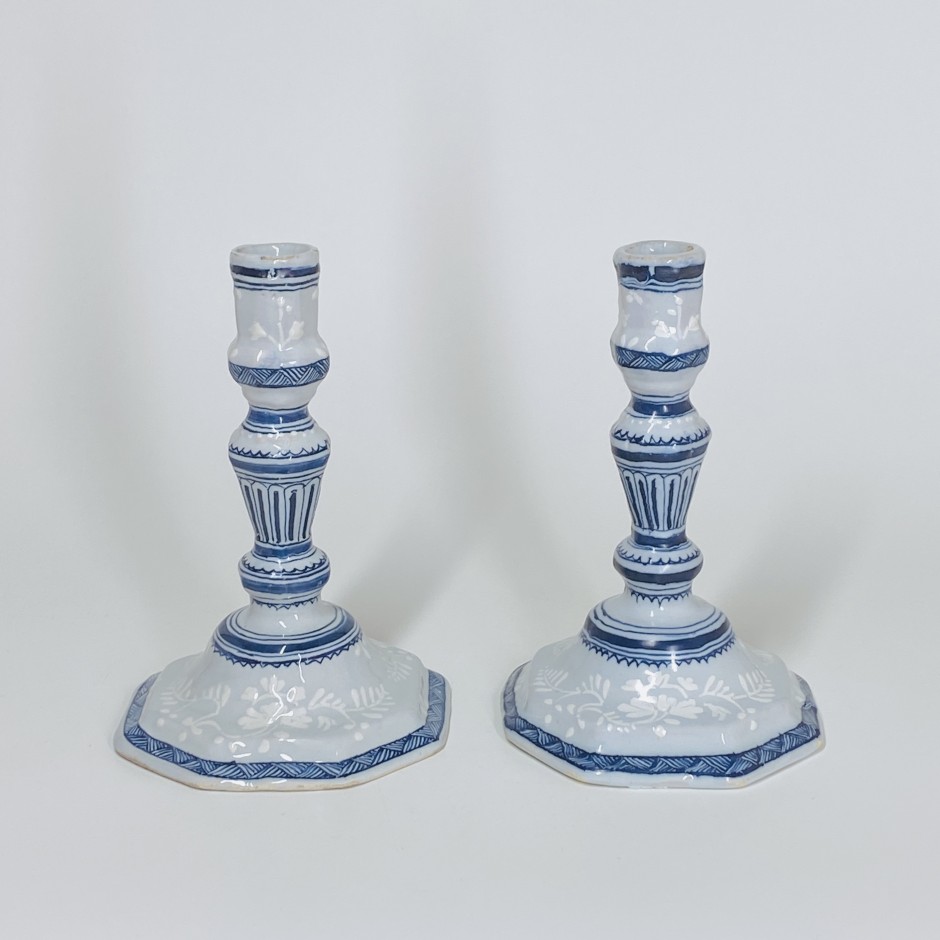Pair of earthenware candlesticks from Saint-Amand-les-Eaux - Eighteenth century