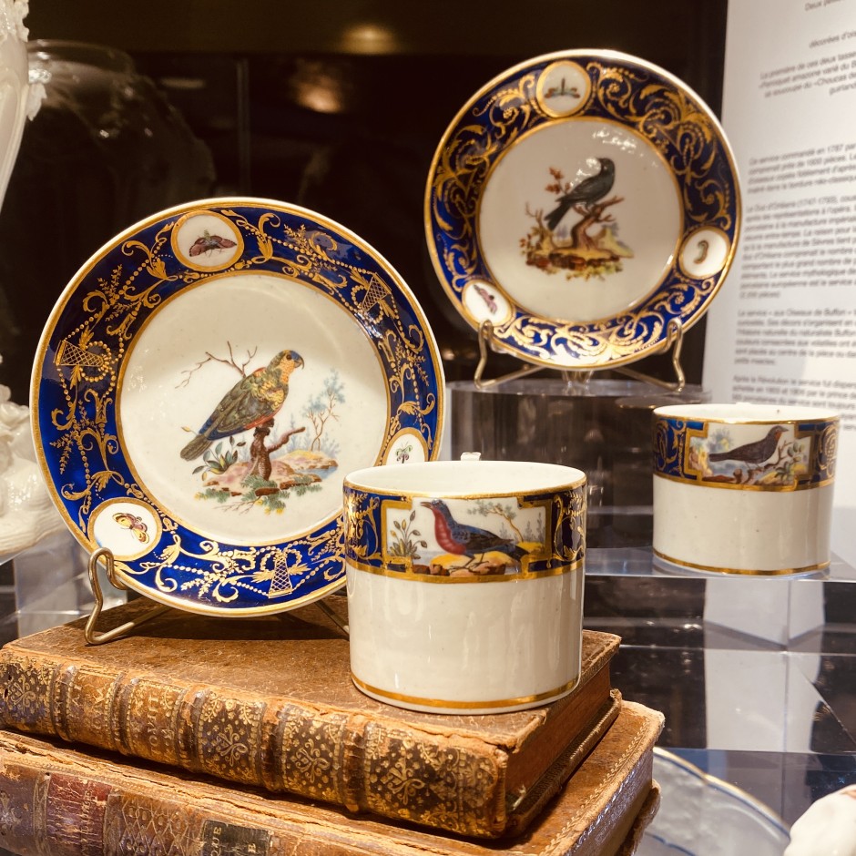Tournai - Two rare cups called "To the birds of Buffon", from the service of the Duke of Orléans - 1787-1792 - Price on request.