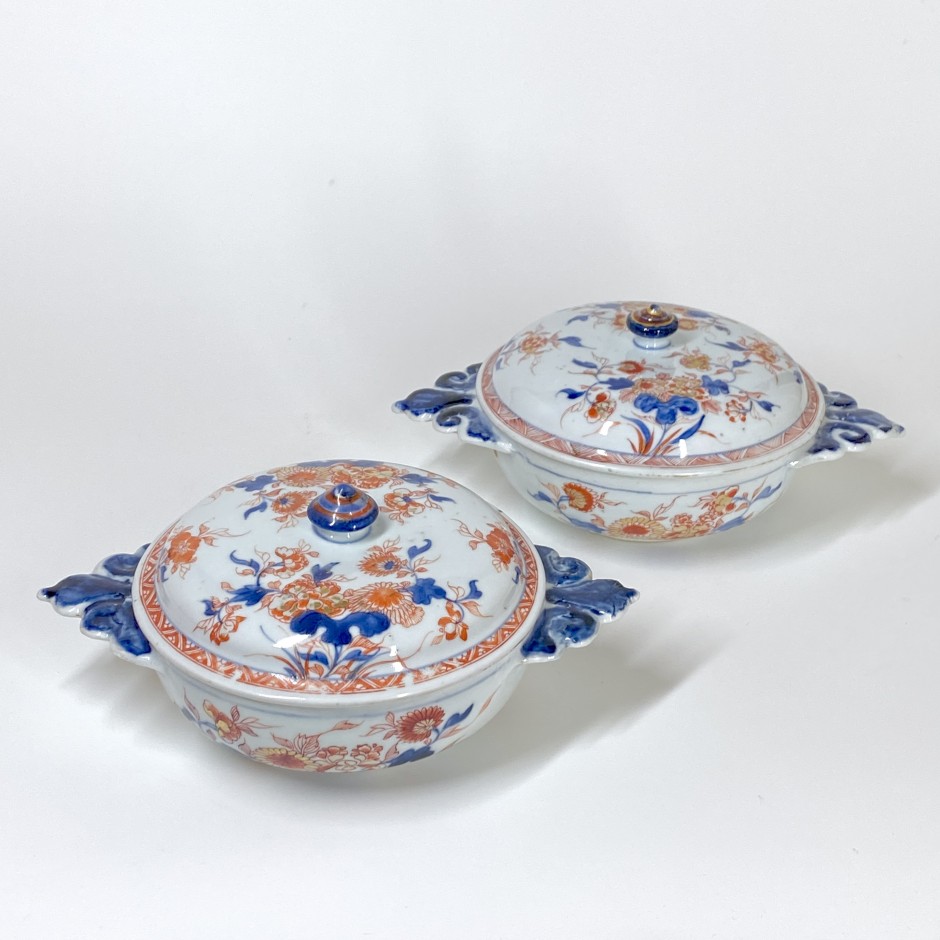 Two Chinese porcelain covered bowls decorated in the Imari palette - Early eighteenth century
