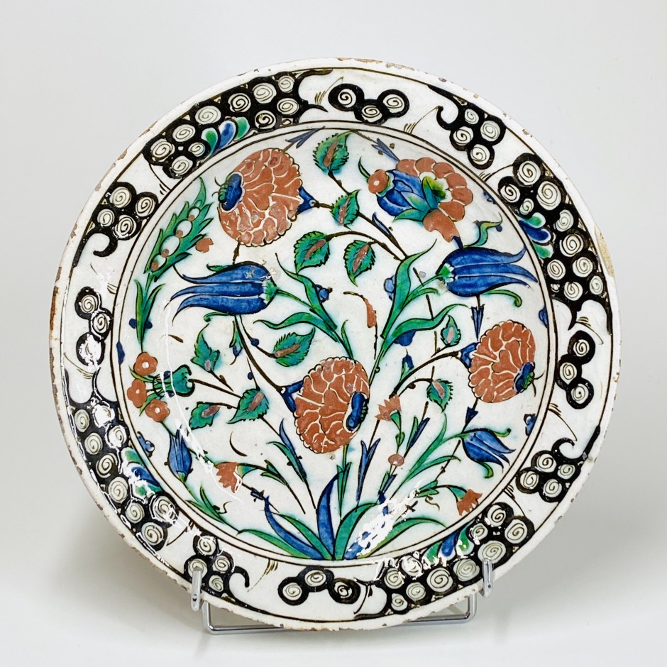 Plat en céramique d'Iznik - Turquie ottomane - Fin du XVIe siècle