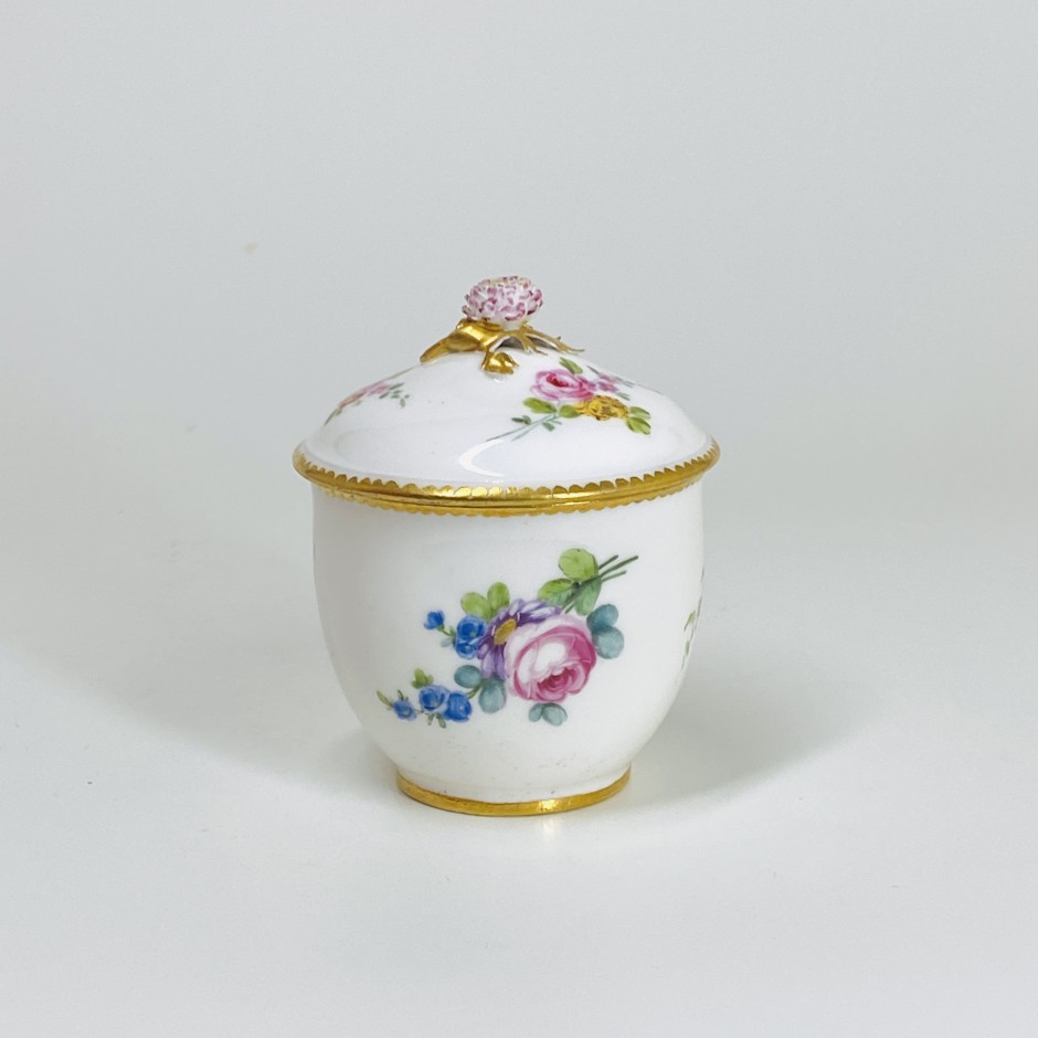 Pot à sucre en porcelaine tendre de Sèvres - XVIIIe siècle