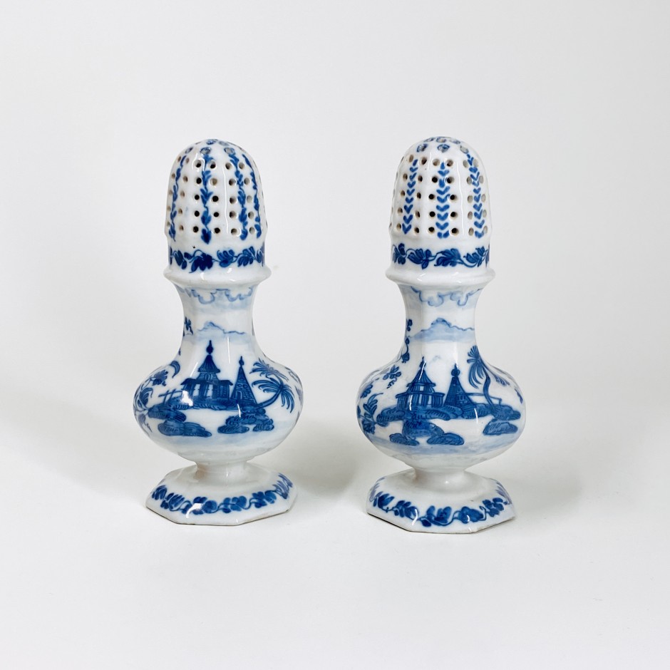 Nove di Bassano - Pair of sprinklers decorated with pagodas - Eighteenth century - SOLD