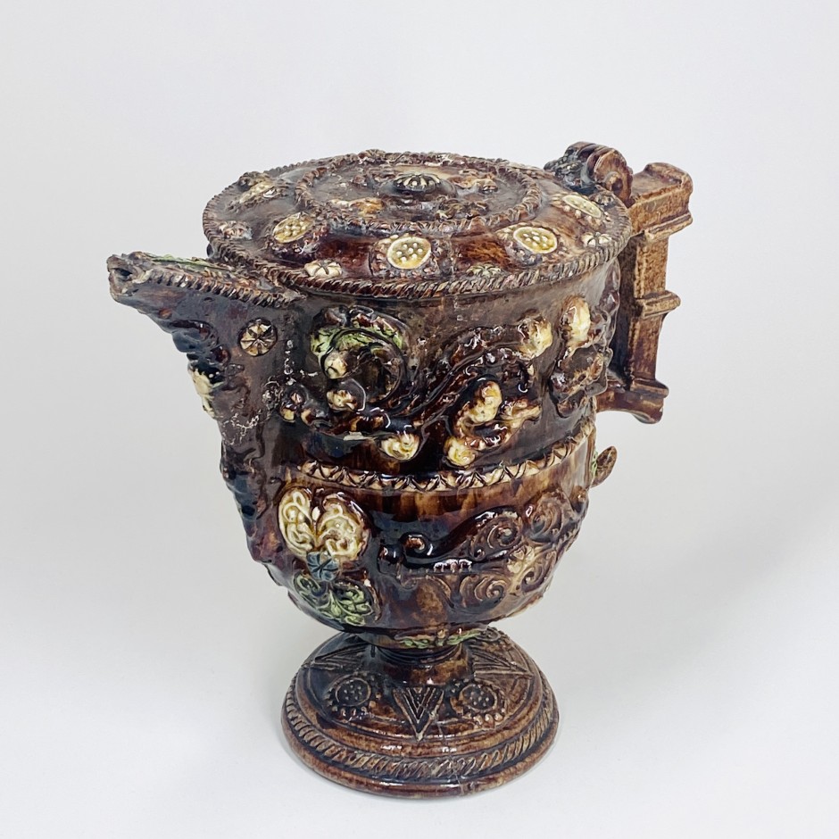 Saintonge - Glazed earthenware ewer - Around 1600