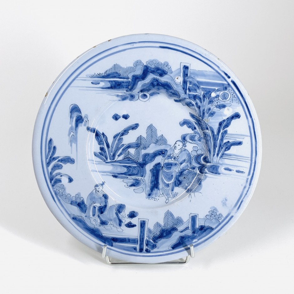 Assiette aux chinois en faïence de Nevers - XVIIe siècle