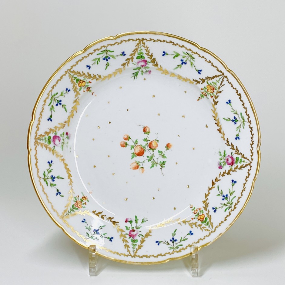 Bordeaux - Plate decorated with strawberries - Eighteenth century