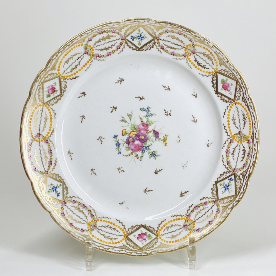 Bordeaux - Plate decorated with a bouquet of flowers - Eighteenth century