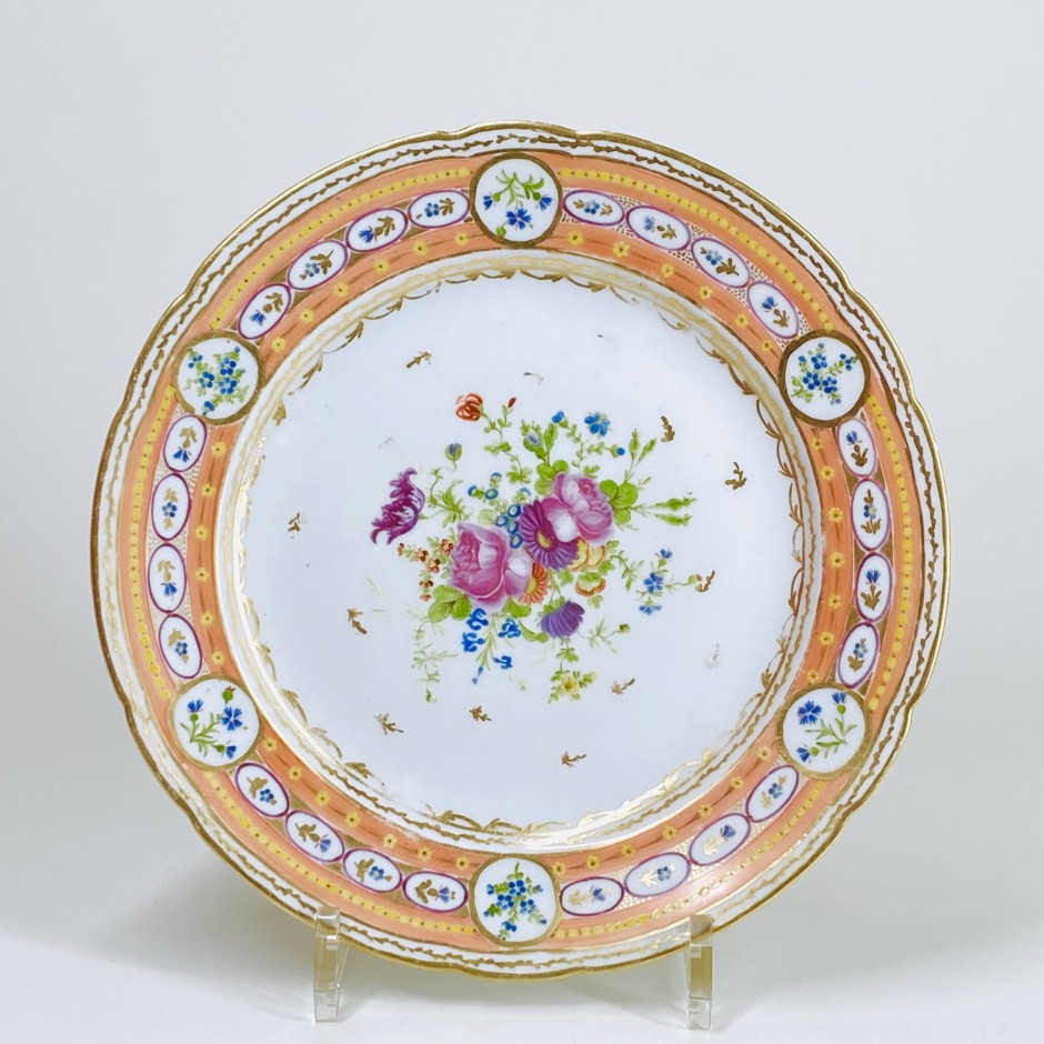 Bordeaux - Plate decorated with a bouquet of flowers and border with a salmon-colored background - Eighteenth century