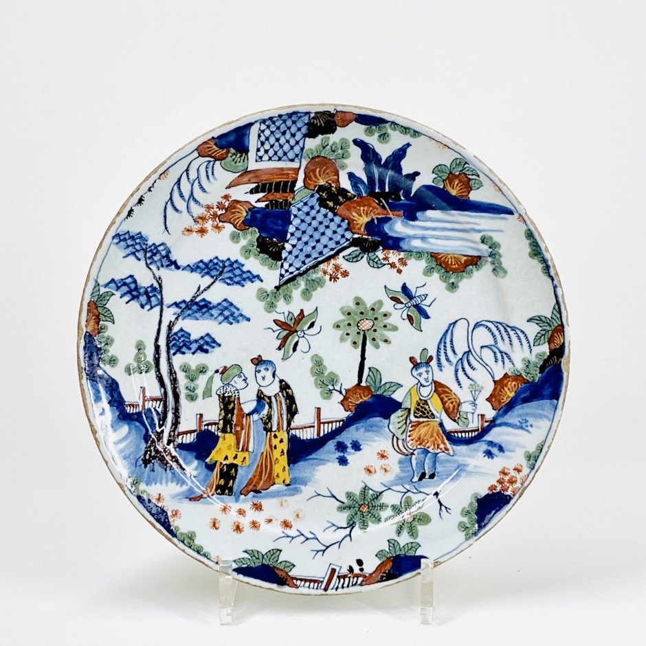 Rouen earthenware plate called "aux chinois à la robe noire" - Eighteenth century - SOLD