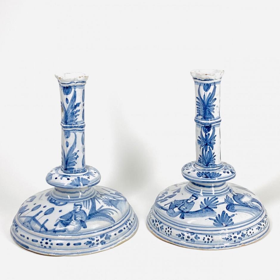 Rare pair of candlesticks called "À la financier" in Nevers earthenware - Mid-Seventeenth century