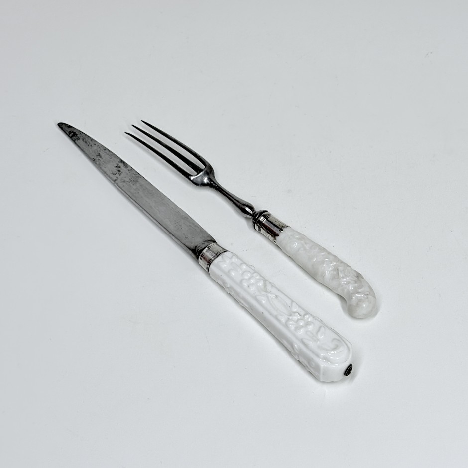 Fork and knife in Saint-Cloud porcelain - Eighteenth century