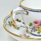 Tasse dite gobelet "Hébert" et sa soucoupe à décor polychrome - XVIIIe siècle