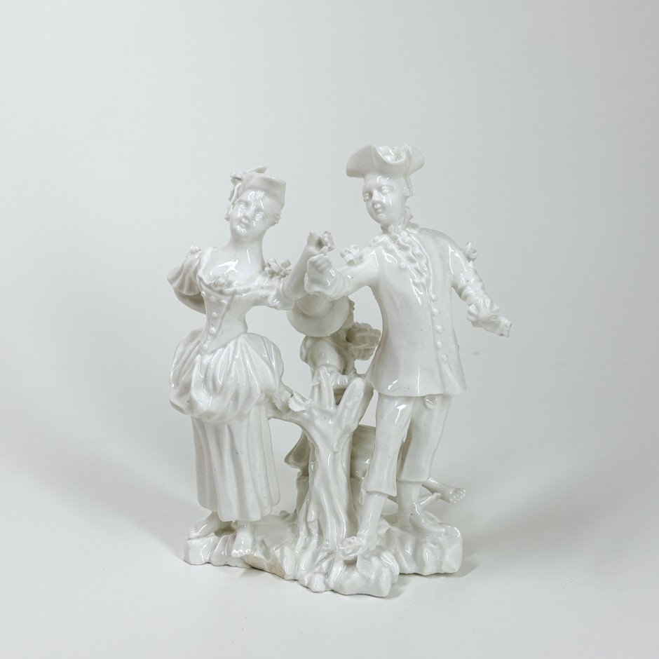 Soft porcelain group representing a couple of dancers - Eighteenth century