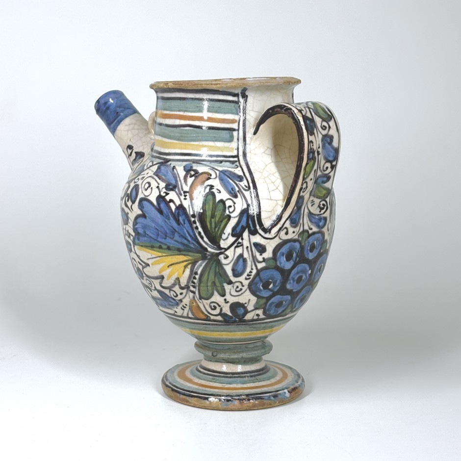 Chevrette en majolique de Lyon à décor de rosaces - XVIe siècle