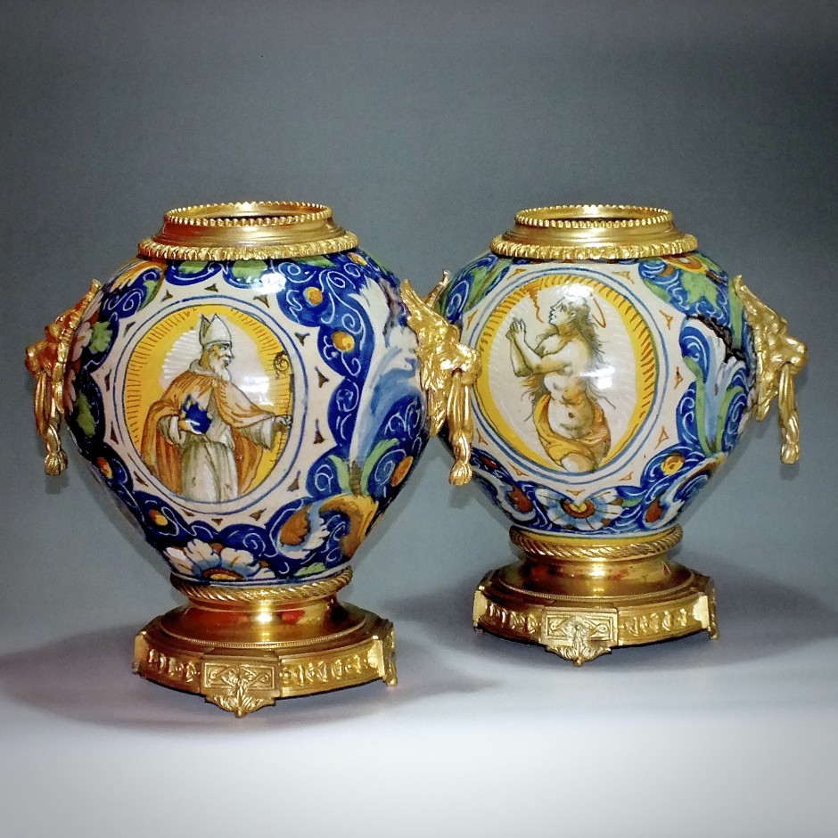 Venise - Paire de vases boule en majolique - XVIe Siècle
