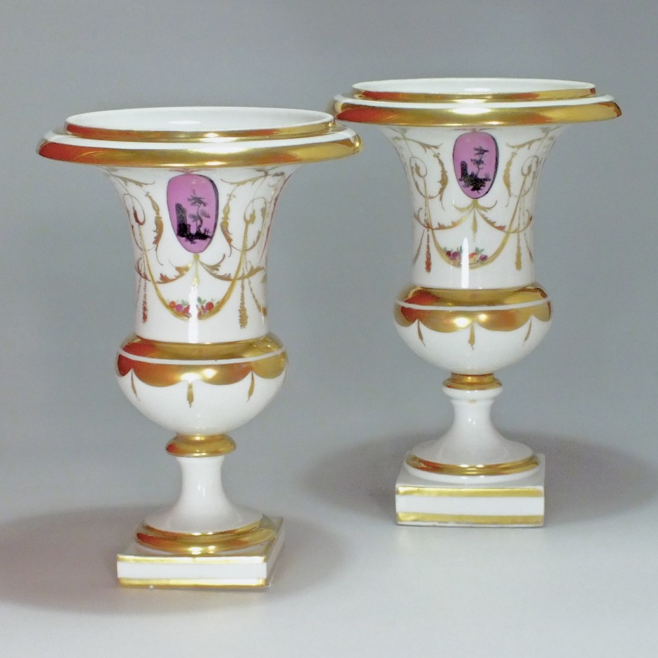 Paris - Paire de vases en porcelaine à décor "à la Salembier"- Fin du XVIIIe Siècle - VENDU