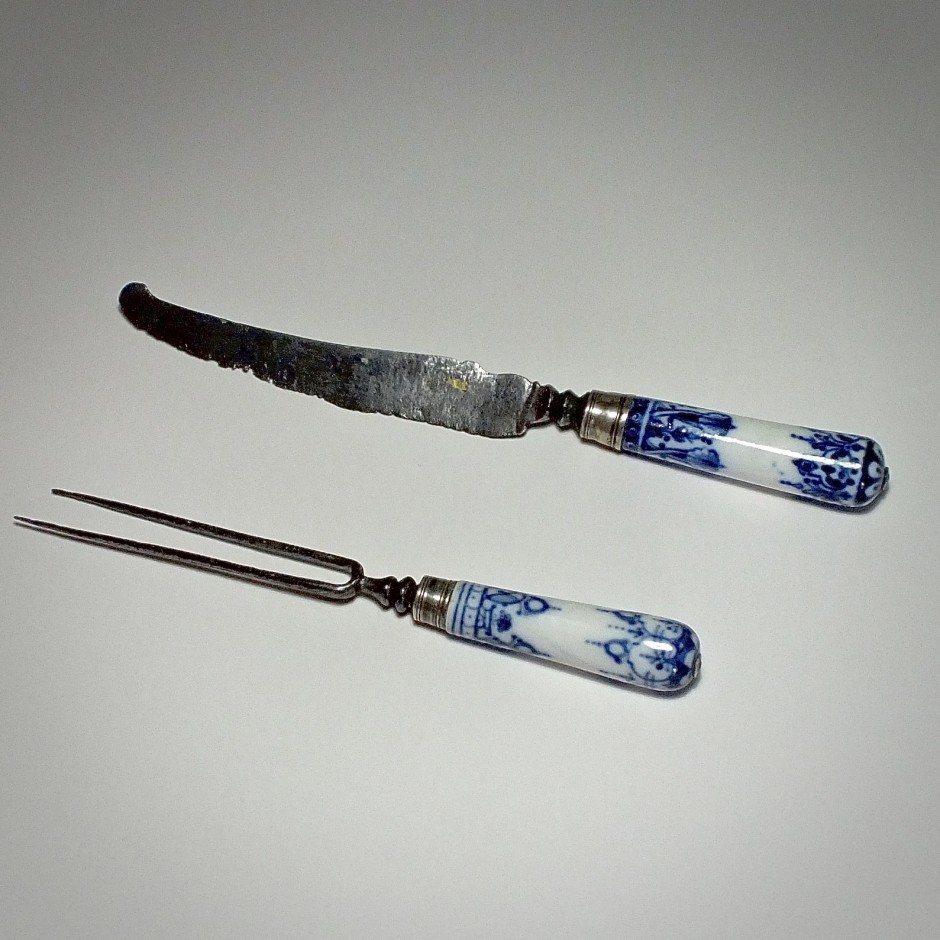 Knife and fork in soft porcelain of St. Cloud - eighteenth century