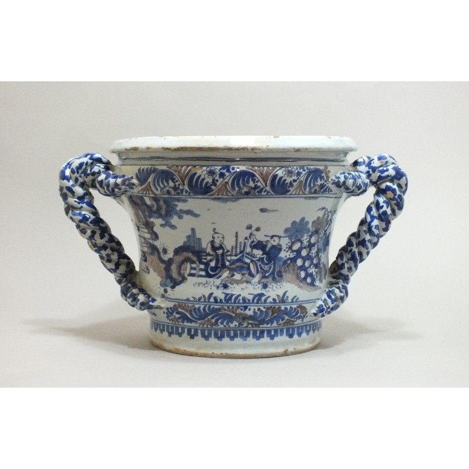 Nevers - Importante Vasque décor aux chinois - XVIIe Siècle - VENDU - Collection du Musée du Louvre.