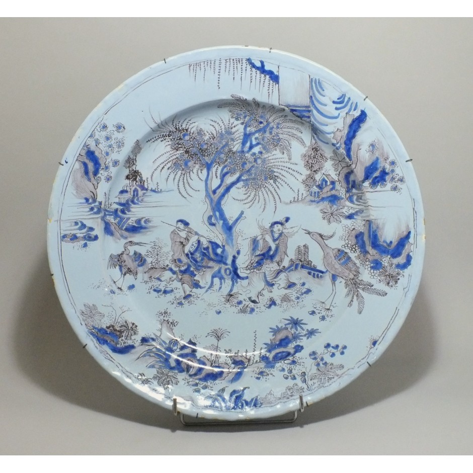 Nevers - Large dish decorated with the Chinese - seventeenth Century - Louvre Museum collection - department of art objects.