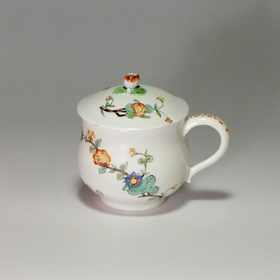 Chantilly - pot à jus à décor Kakiemon - XVIIIe siècle - VENDU