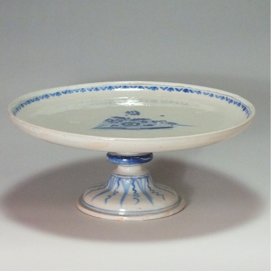 Montpellier - Tray on piedouche - Early of the eighteenth century