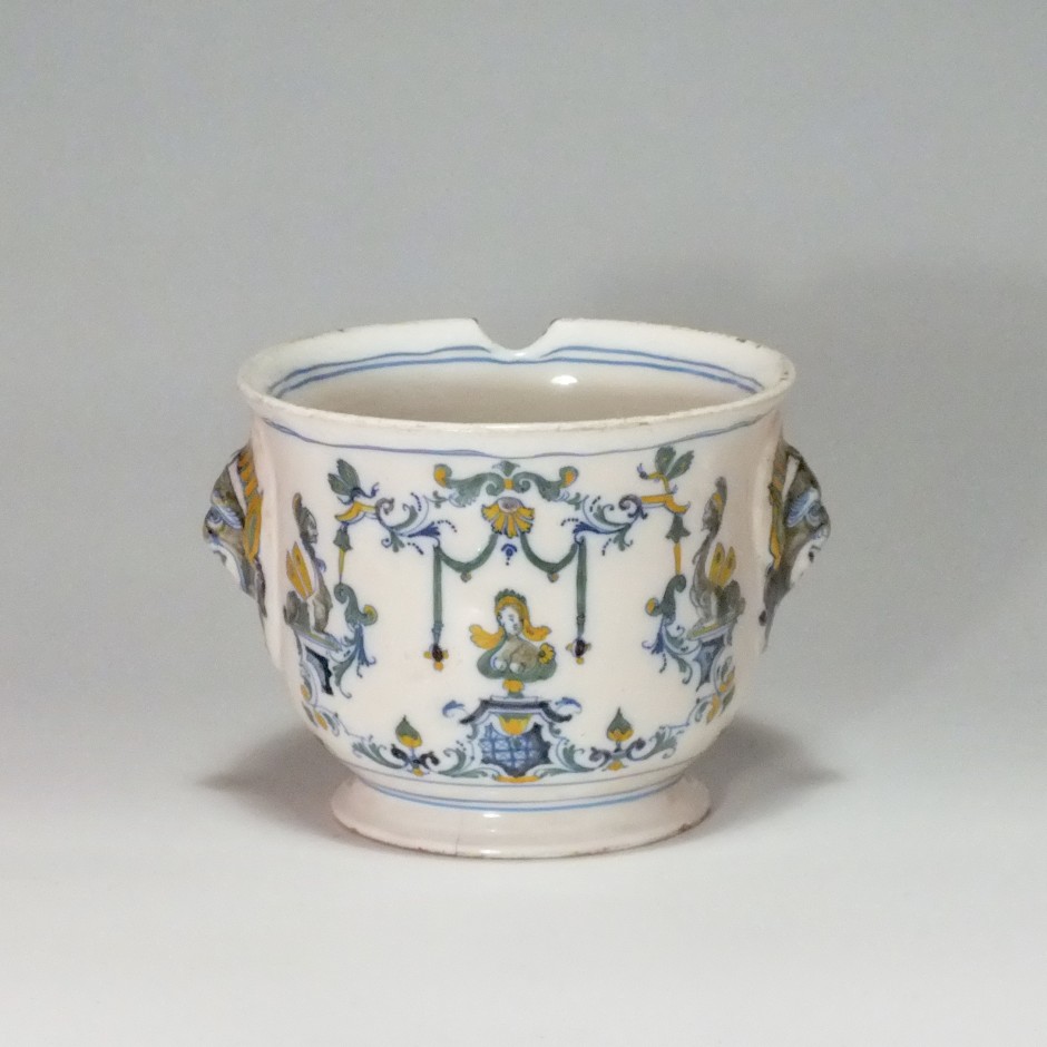 Moustiers - Rare rafraîchissoir à verre à décor Bérain polychrome - XVIIIe siècle