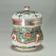 Chine – Pot couvert décor wucai - monté en argent – époque Kangxi (1772-1722)