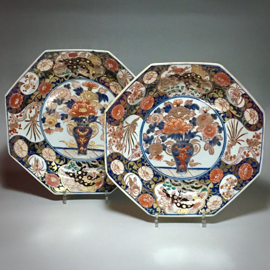 Japon - Paire de coupes à décor imari - Début du XVIIIe siècle
