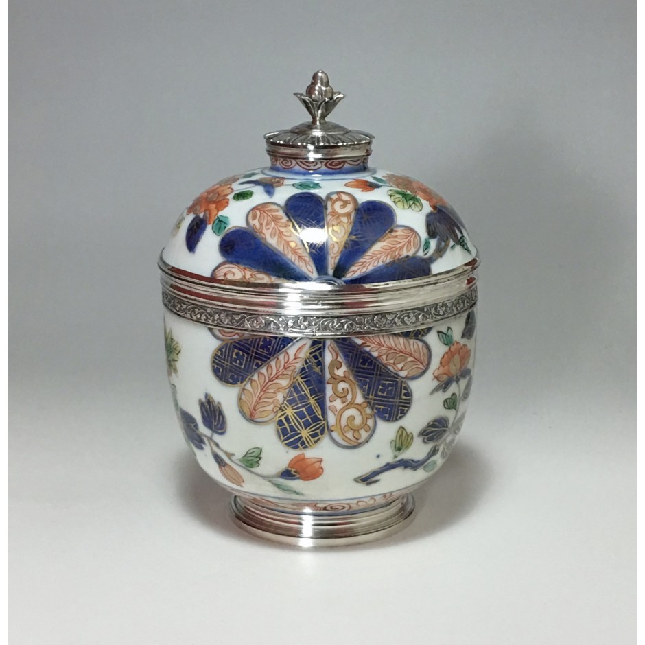 Japan - Imari covered pot - Silver mount - Paris 17717 - 1722