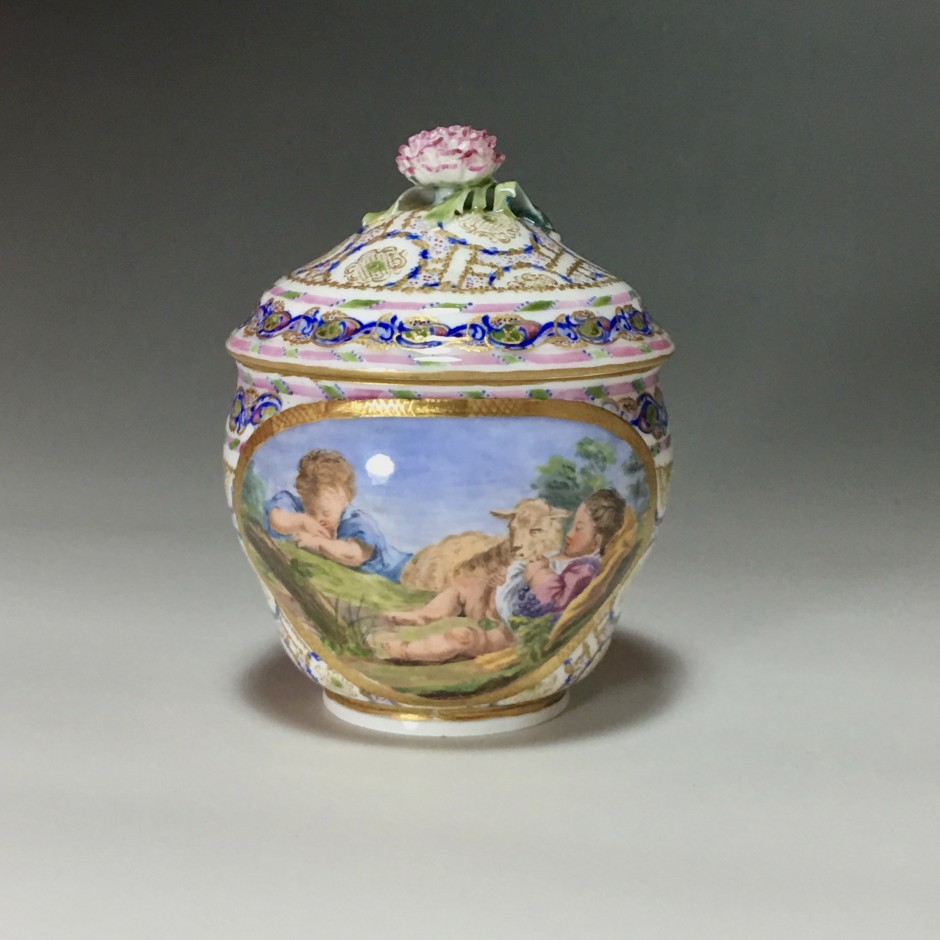 Pot à sucre "Hébert" en porcelaine tendre de Sèvres du XVIIIe siècle - 1766 - vendu