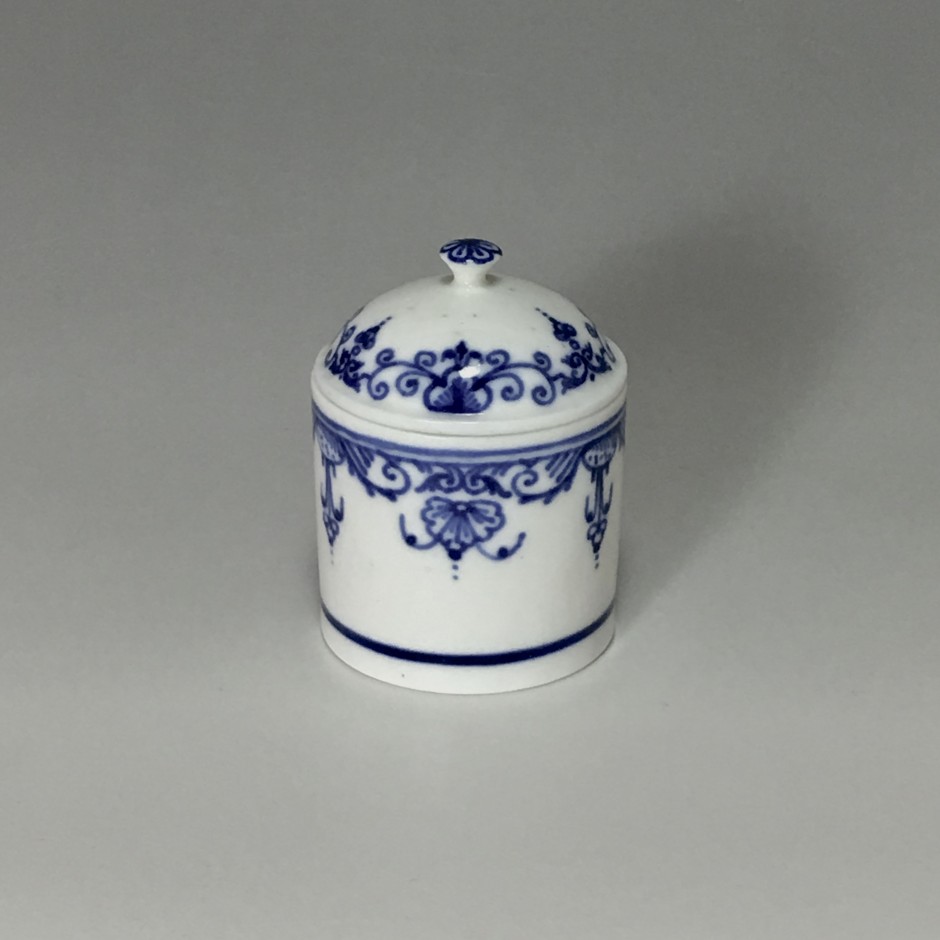 Pot à fard en porcelaine tendre de Mennecy - XVIIIe siècle