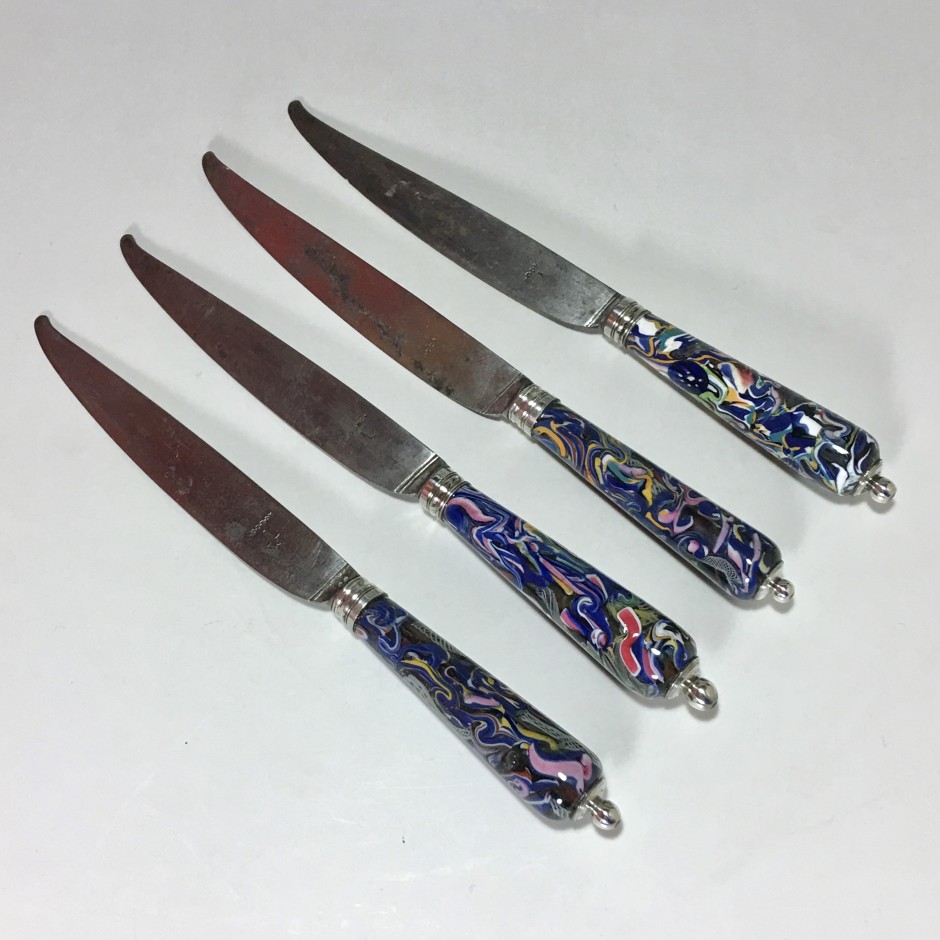 Quatre couteaux - Manches en verre "Millefiori" - Début du XVIIIe siècle