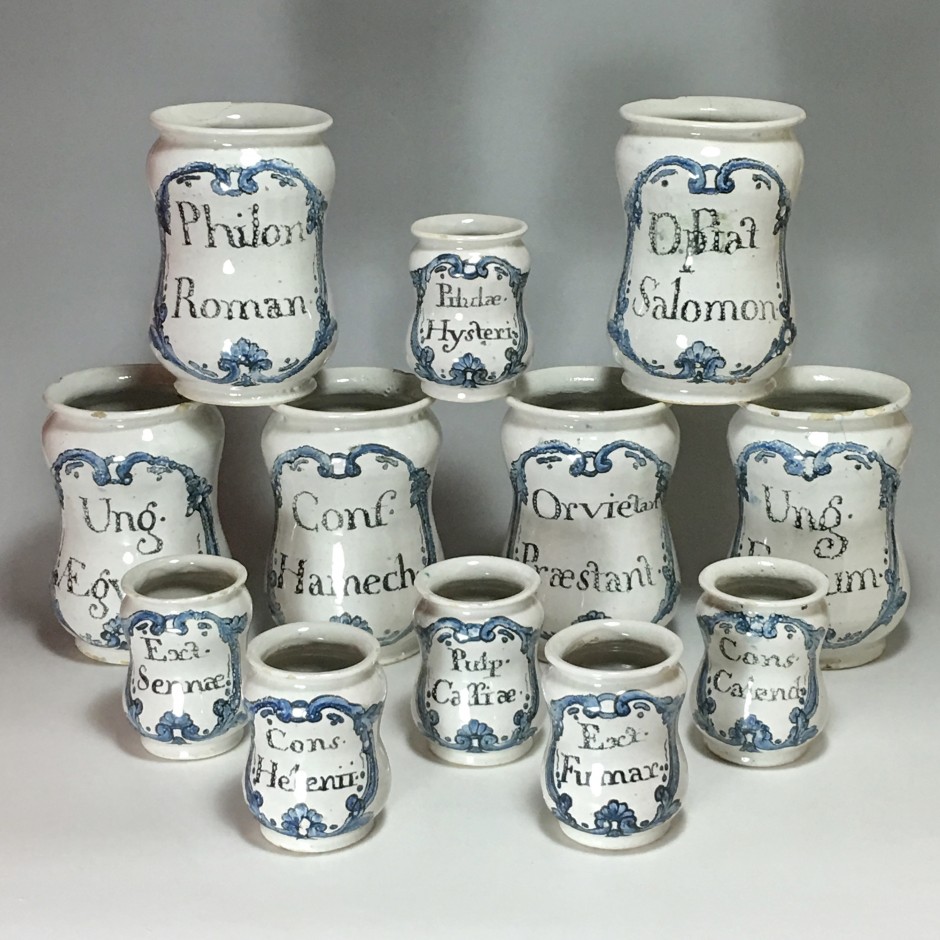 Set of twelve jars of pharmacy - Eighteenth century