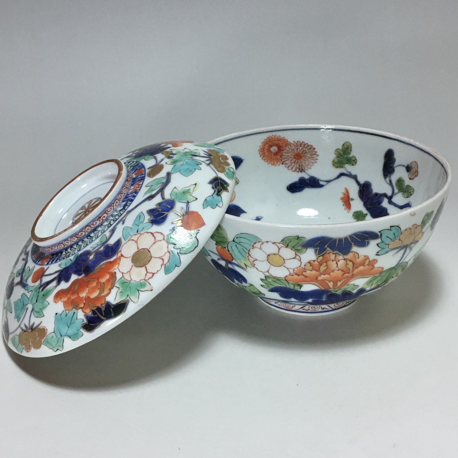 Japan - Covered bowl with polychrome decoration - circa 1690-1720 - SOLD