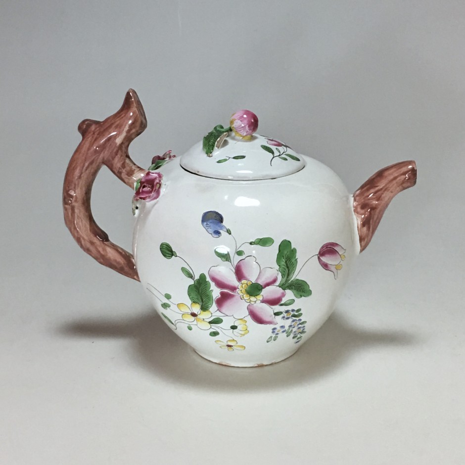 Teapot earthenware Strasbourg with floral decoration of small fire - Eighteenth century