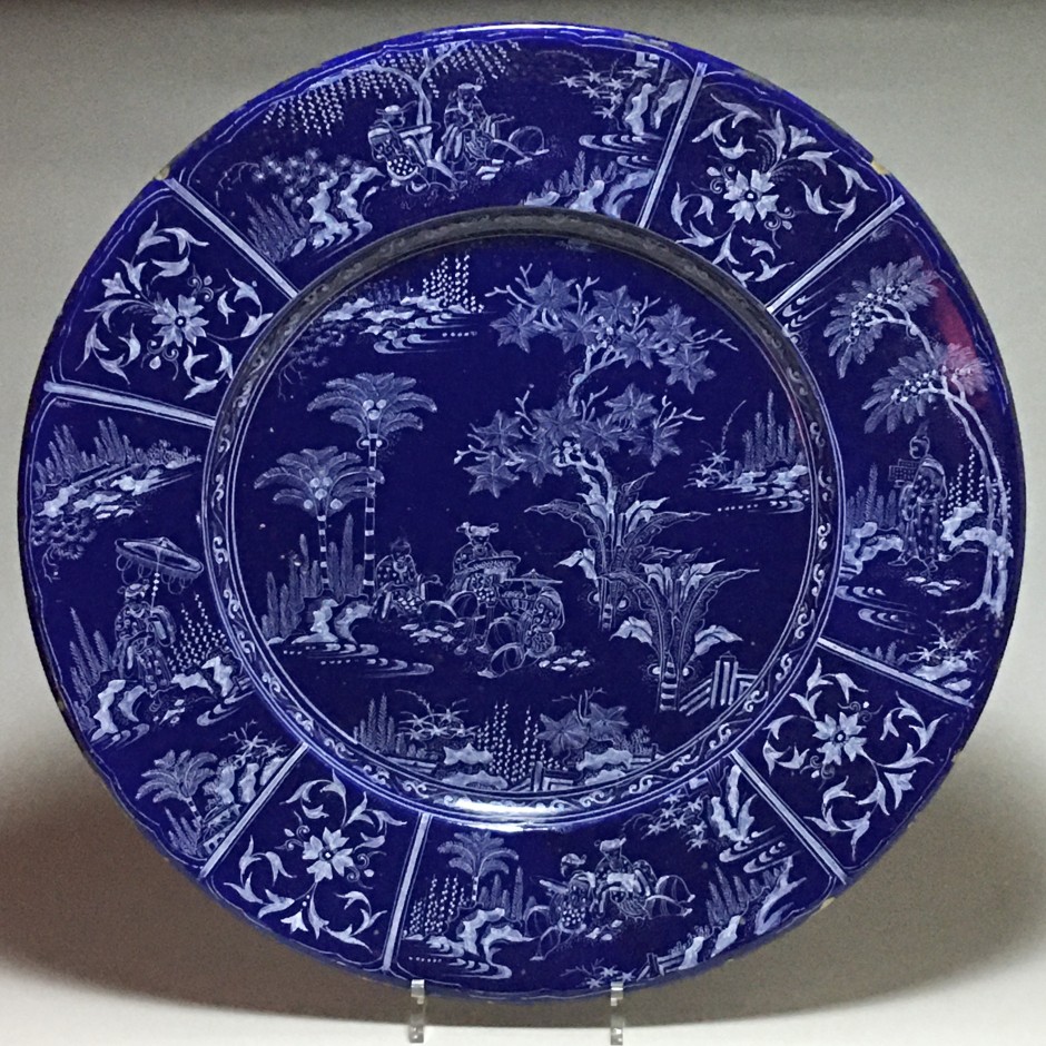 Exceptional Nevers earthenware dish with Chinese decoration on a Persian blue background - circa 1660