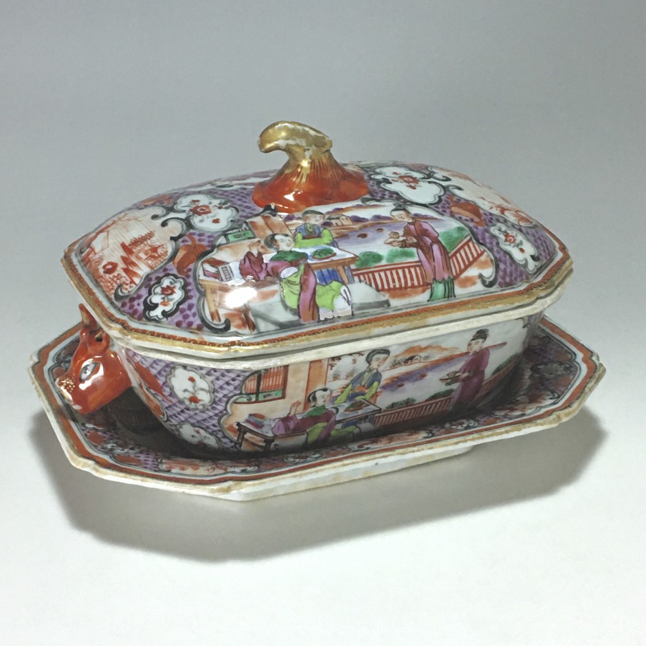 China - India Company - Small terrine and its display unit - Qianlong period - SOLD