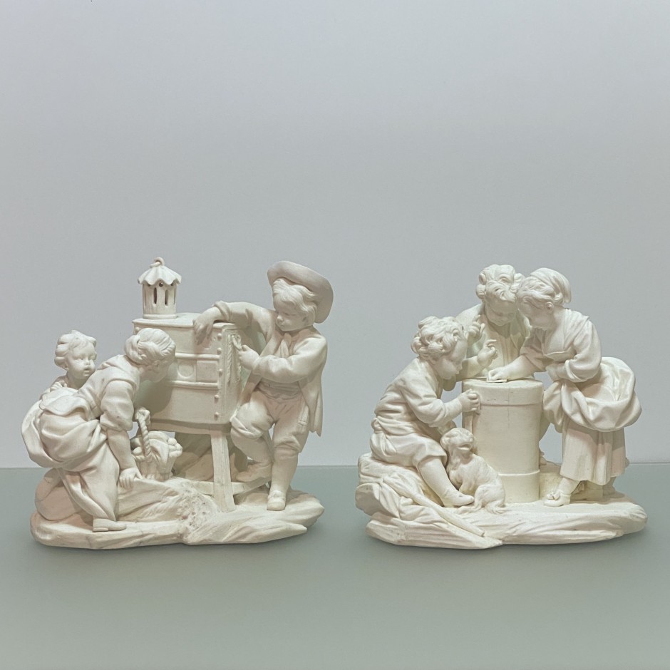 Sèvres - Pair of groups in biscuit "The tourniquet" and "The magic lantern" - Eighteenth century - SOLD