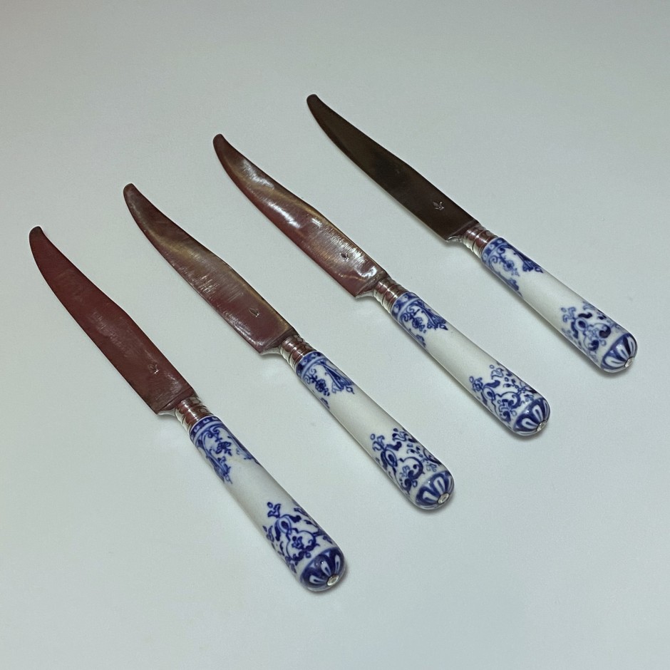 Saint-Cloud - Set of four small knives - Eighteenth century