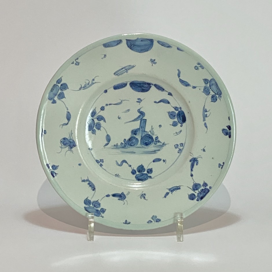 Savona - Plate decorated with a bird - Late Seventeenth century - Early Eighteenth century