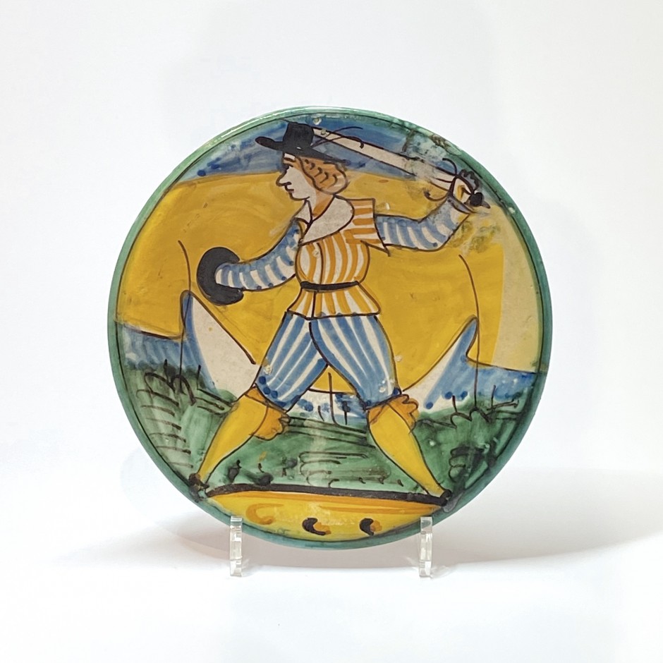 Montelupo - Small dish decorated with a man brandishing his sword - Seventeenth century - SOLD