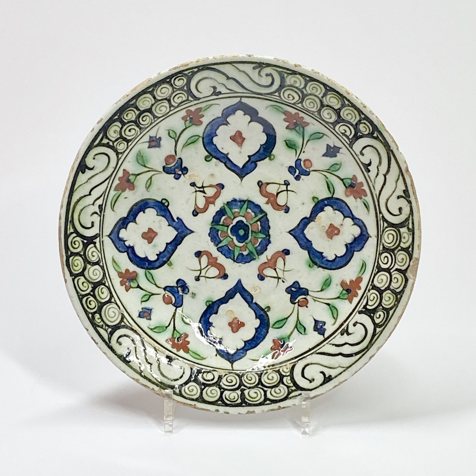 Iznik - Dish decorated with four mandorles - Seventeenth century - SOLD