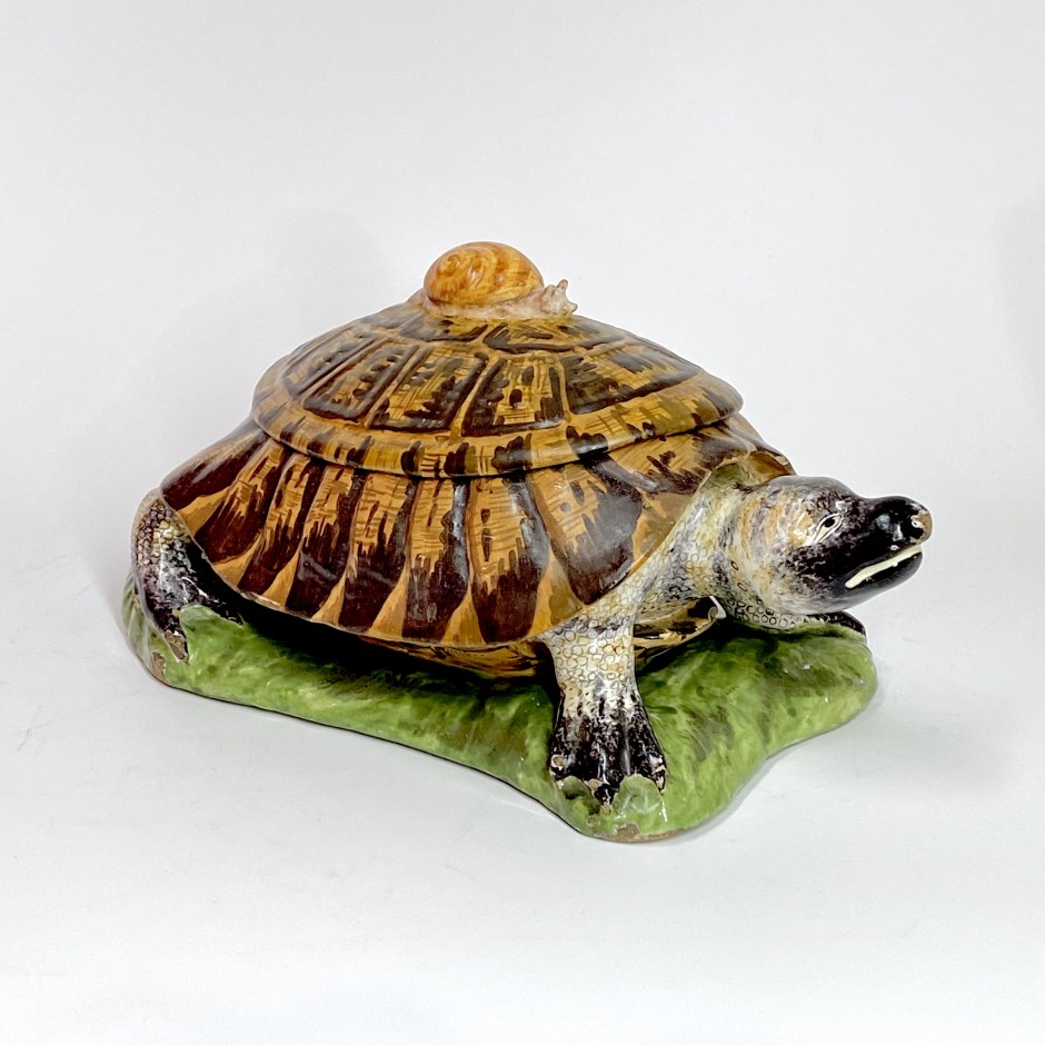 Strasbourg - Tortoise with trompe l'oeil - Manufacture Paul Hannong, about 1750-1754