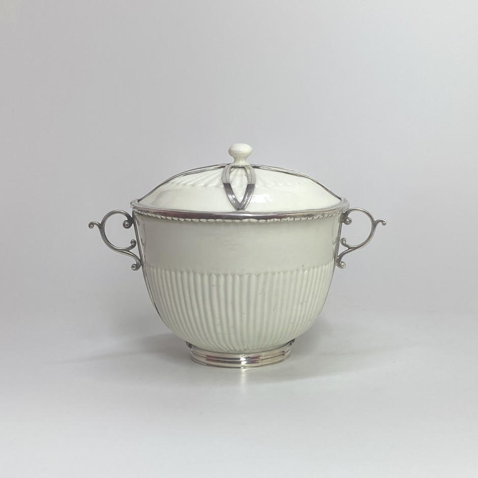 Saint-Cloud - Covered pot mounted in silver - Eighteenth century - SOLD