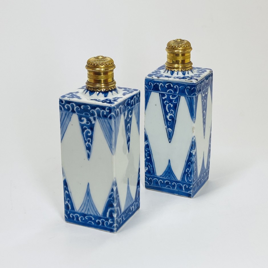 Pair of Chinese porcelain bottles from the Kangxi period - Regency period gilded bronze stoppers - SOLD