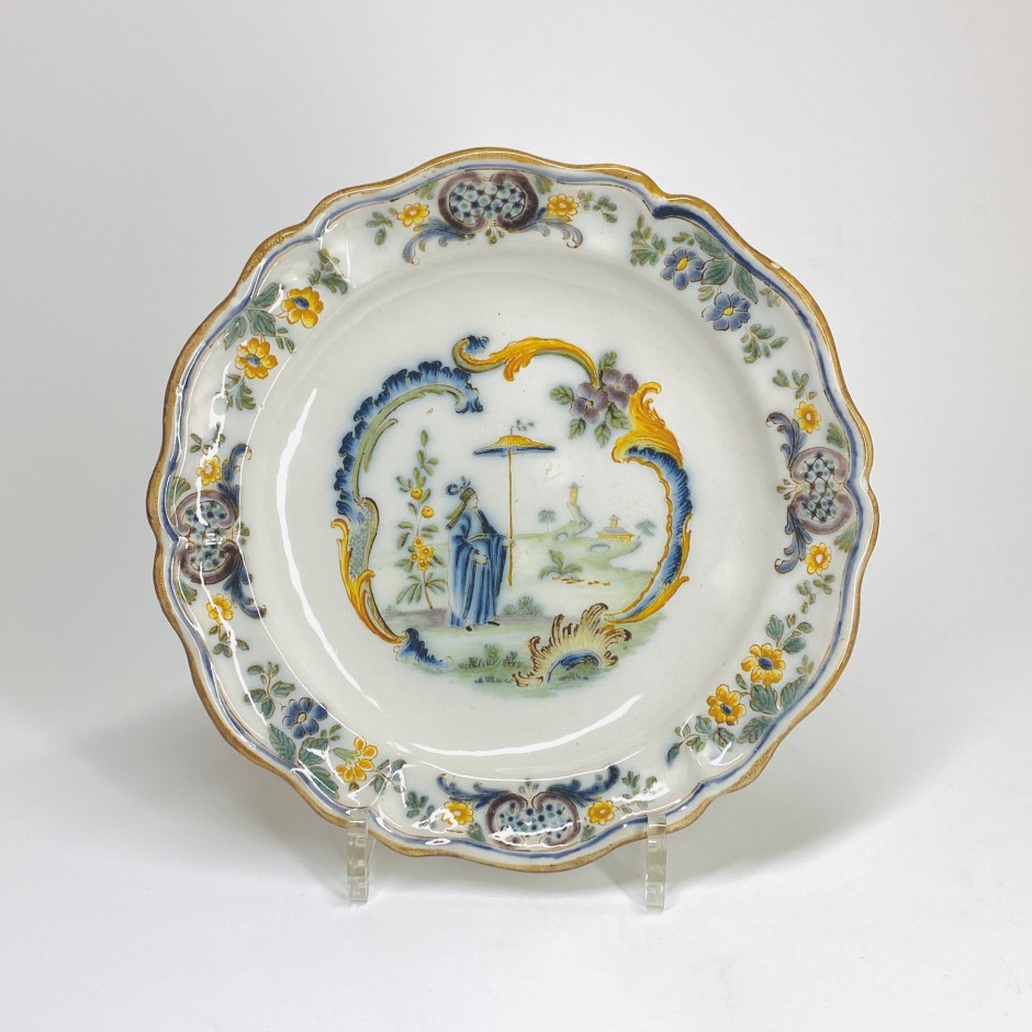 Turin - Plate depicting an oriental woman holding a parasol - Eighteenth century - SOLD