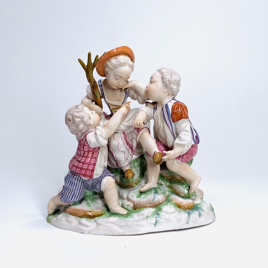 Niderviller - Groupe figurant trois enfants dit «Le sabot cassé» - XVIIIe siècle - VENDU